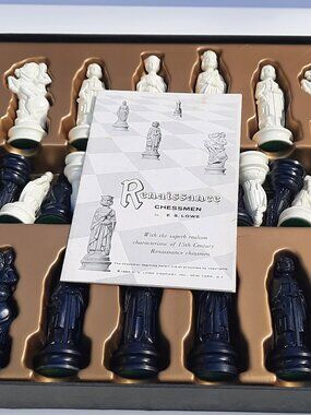 E.S. Lowe Renaissance Chessmen No 833 Chess Set 4.75" King Complete Box